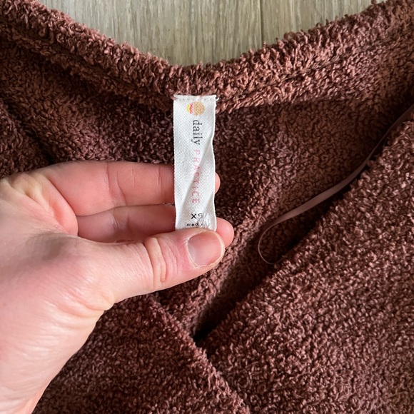 Anthropologie Daily Practice Women’s Teddy Fuzzy Sweats Set Brown - Size XS - Picture 11 of 11